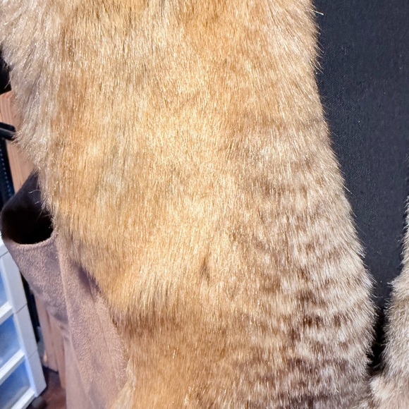 Pamela McCoy Faux Fur Vest - Golden Brown - Picture 4 of 7